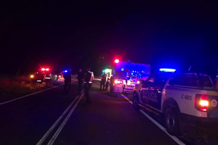 Camión con acoplado volcó sobre la Ruta Nacional 118 San Miguel Corrientes